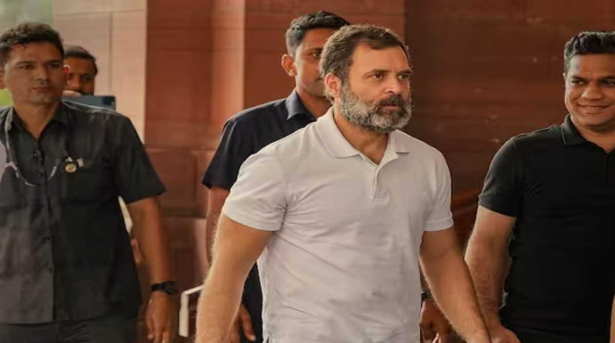 राहुल गांधी हाथरस रेप पीड़िता के परिवार से मिलने के लिए रवाना